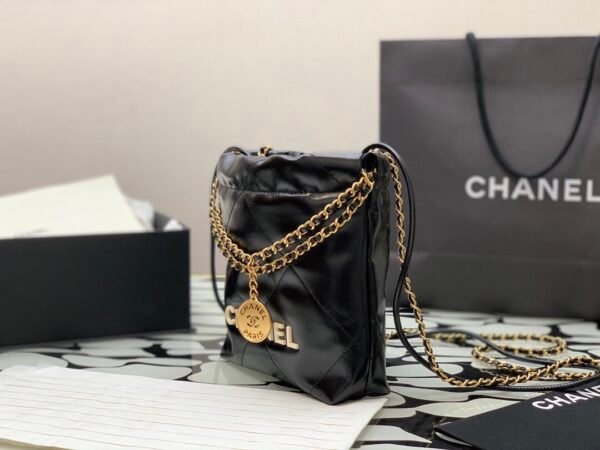 香奈儿 垃圾袋mini 黑色 (5) CHANEL 22 MINI HANDBAG Shiny Calfskin & Gold-Tone Metal