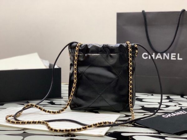 香奈儿 垃圾袋mini 黑色 (6) CHANEL 22 MINI HANDBAG Shiny Calfskin & Gold-Tone Metal