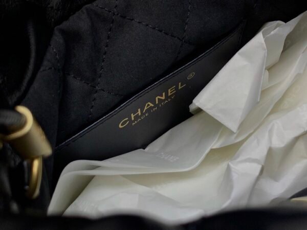 香奈儿 垃圾袋mini 黑色 (8) CHANEL 22 MINI HANDBAG Shiny Calfskin & Gold-Tone Metal