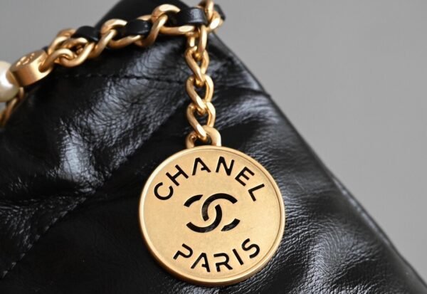 CHANEL 22 MINI HANDBAG Shiny Calfskin & Gold-Tone Metal Pearl chain
