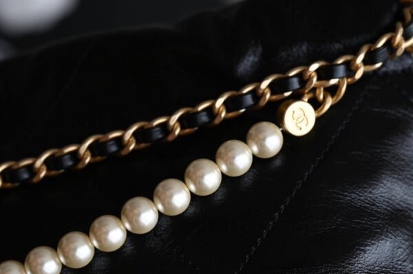 CHANEL 22 MINI HANDBAG Shiny Calfskin & Gold-Tone Metal Pearl chain