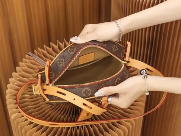 Louis Vuitton BOÎTE CHAPEAU SOUPLE MM M52294