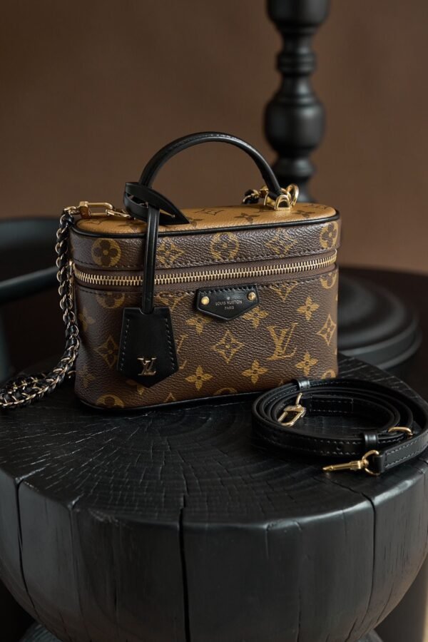 LV Vanity Chain Pouch M47125