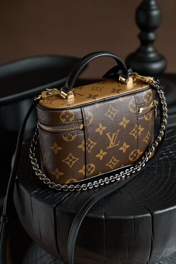 LV Vanity Chain Pouch M47125