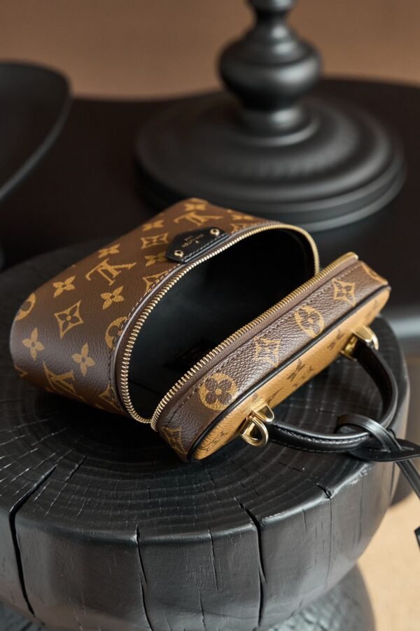 LV Vanity Chain Pouch M47125