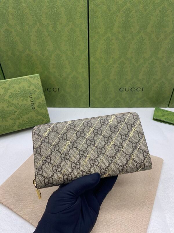 774331 (4) GUCCI Gucci Long Wallet Beige 774331 Horsebit Print Zip Wallet