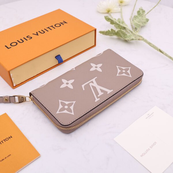 LOUIS VUITTON Zippy Wallet M69794