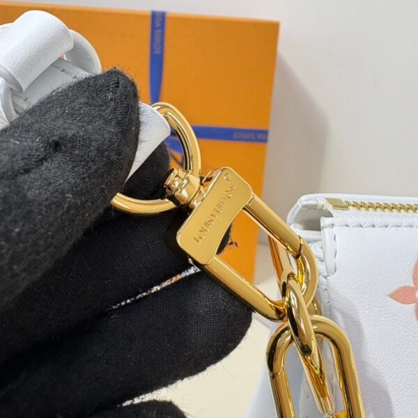 M13233 LV x TM Coussin PM (7) M13233 LV x TM Coussin PM