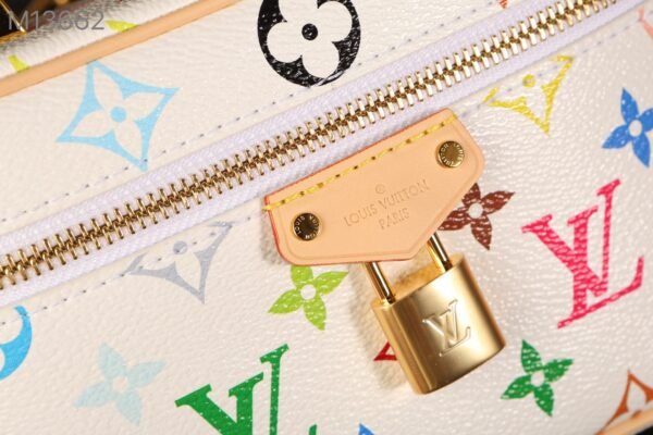 M13662 LV x TM Vanity Chain Pouch (2) M13662 LV x TM Vanity Chain Pouch