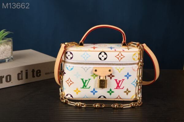 M13662 LV x TM Vanity Chain Pouch (3) M13662 LV x TM Vanity Chain Pouch