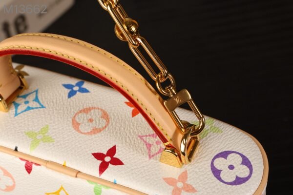 M13662 LV x TM Vanity Chain Pouch (5) M13662 LV x TM Vanity Chain Pouch