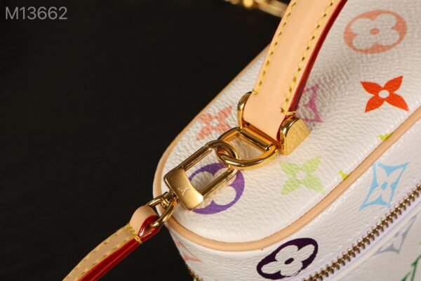 M13662 LV x TM Vanity Chain Pouch (8) M13662 LV x TM Vanity Chain Pouch