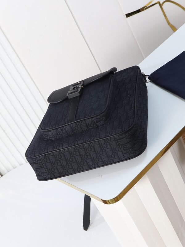 1ADSH241YKS_H03E (9) Dior Saddle Bag black