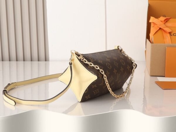 Bloom Pouch (8) Louis Vuitton Bloom Pouch M11672