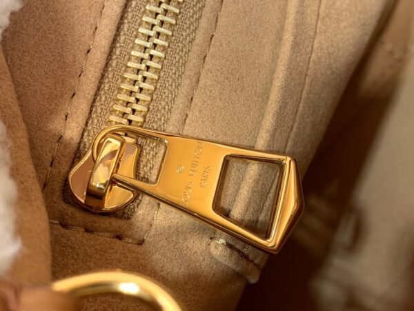 Louis Vuitton CarryAll PM M11843