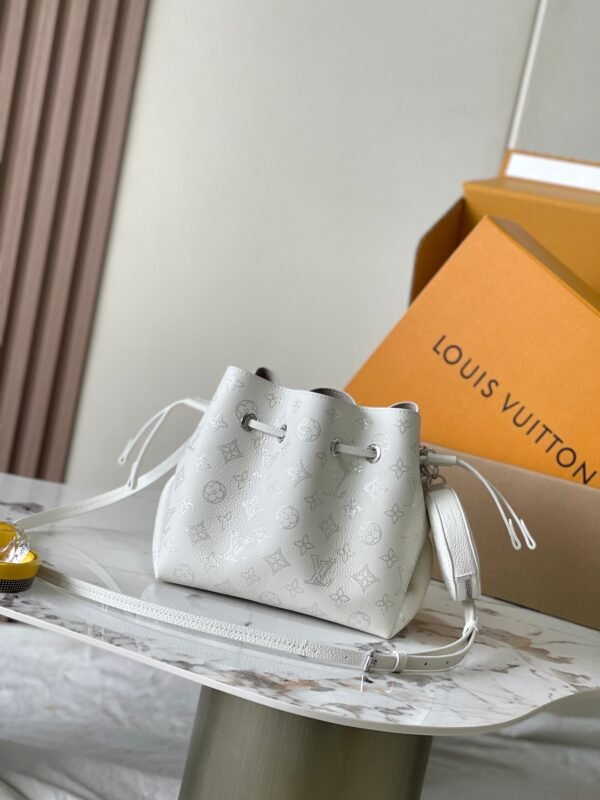 LV Bella M11841 (5) LV Bella M11841