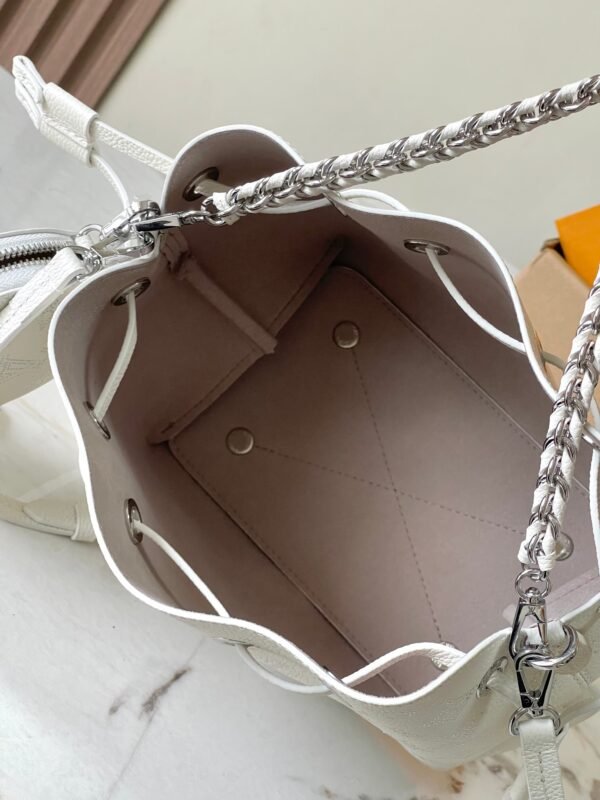 LV Bella M11841 (9) LV Bella M11841