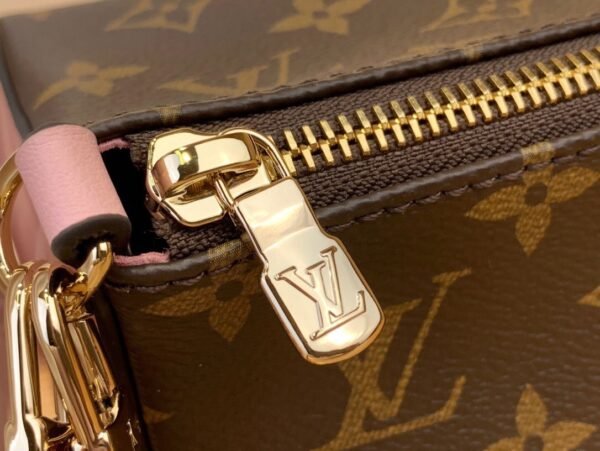 Louis Vuitton Bloom Pouch M11303