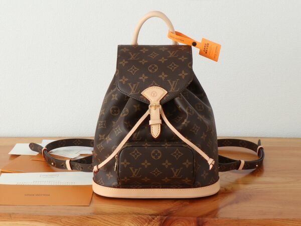 LOUIS VUITTON Montsouris PM M11198