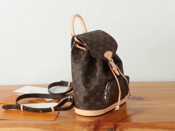 LOUIS VUITTON Montsouris PM M11198