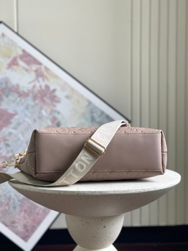 M12071 (4) LV Coussin Hobo MM M12071