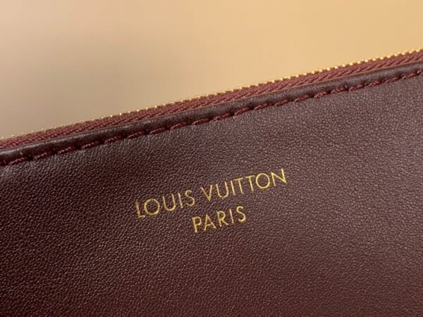 M12072 (4) LV Coussin Hobo MM M12072