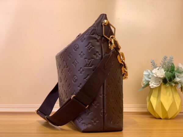 M12072 (8) LV Coussin Hobo MM M12072