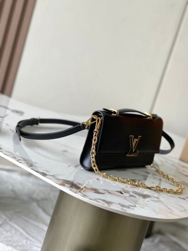 M12143 (4) LV Wallet On Chain Capucines M12143