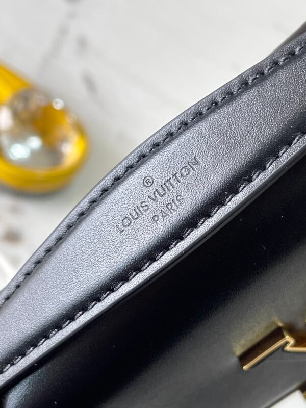 M12143 (7) LV Wallet On Chain Capucines M12143