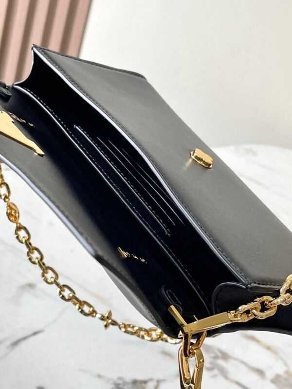 M12143 (8) LV Wallet On Chain Capucines M12143