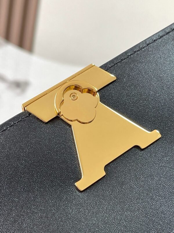 M12143 (9) LV Wallet On Chain Capucines M12143