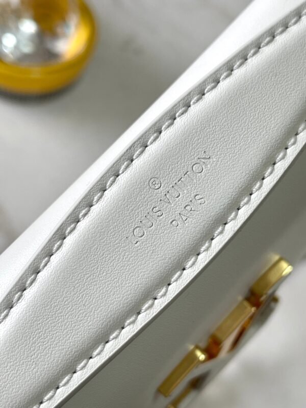 M12265 (6) LV Wallet On Chain Capucines M12265