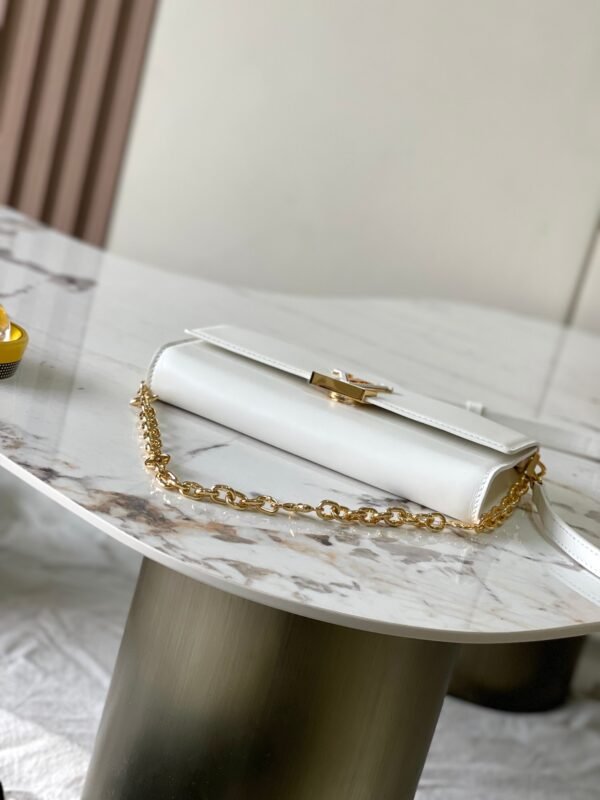 M12265 (7) LV Wallet On Chain Capucines M12265