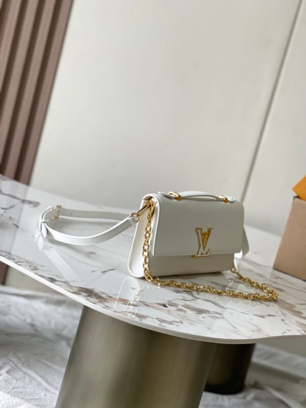 M12265 (9) LV Wallet On Chain Capucines M12265