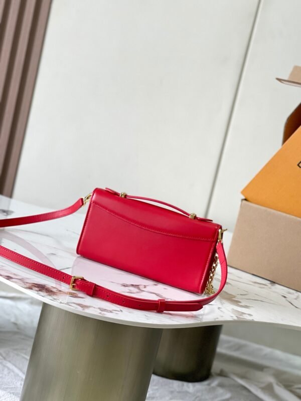 M12405 (2) LV Wallet On Chain Capucines M12405