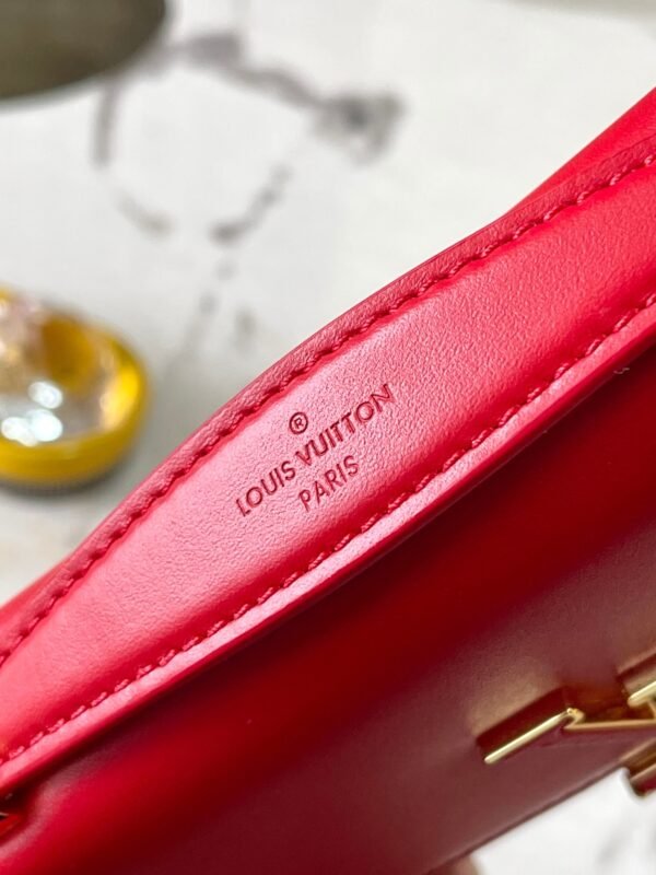 M12405 (5) LV Wallet On Chain Capucines M12405