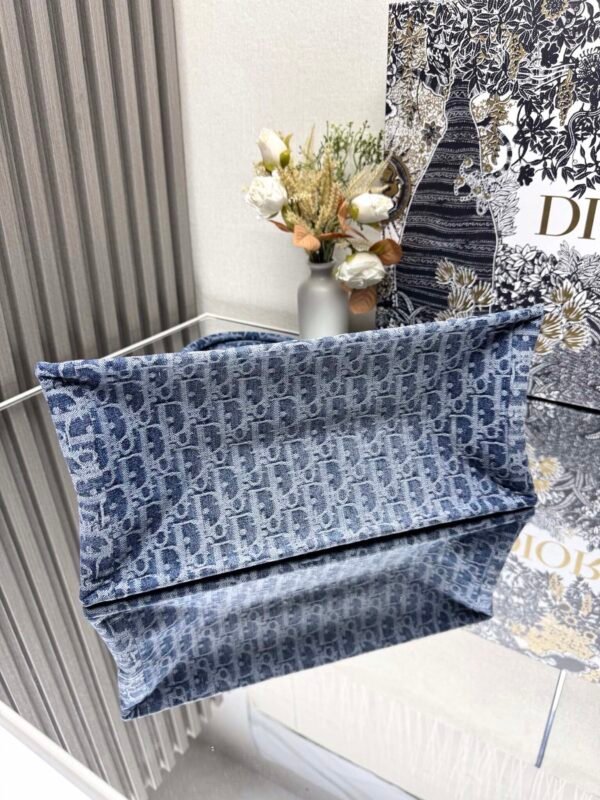 Medium Dior Book Tote Denim blue