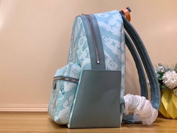 M22519 (1) LV Discovery Backpack M22519