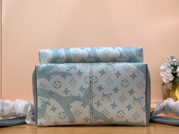 M22519 (3) LV Discovery Backpack M22519