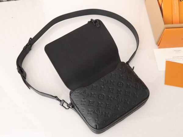 M23742 (3) Louis Vuitton Steamer Messenger M23742