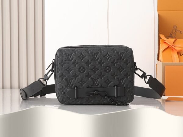 M23742 (5) Louis Vuitton Steamer Messenger M23742