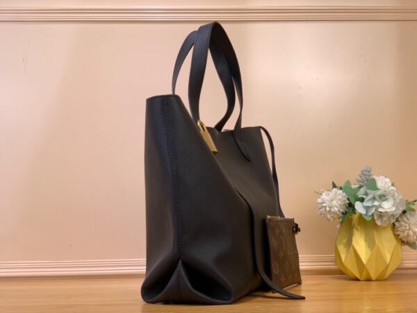 M25341 (8) LV Low Key Cabas MM M25341