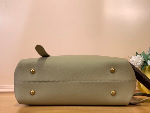 LV Low Key Cabas MM M25343