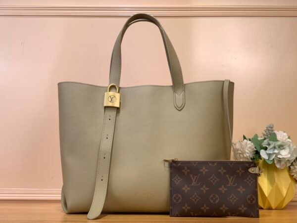 LV Low Key Cabas MM M25343