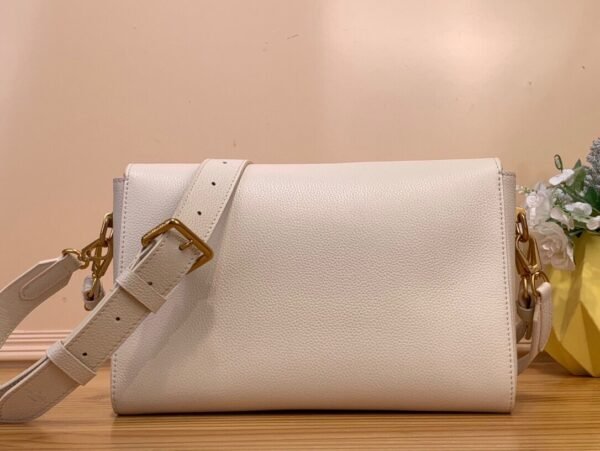 LV Soft Twist M25359