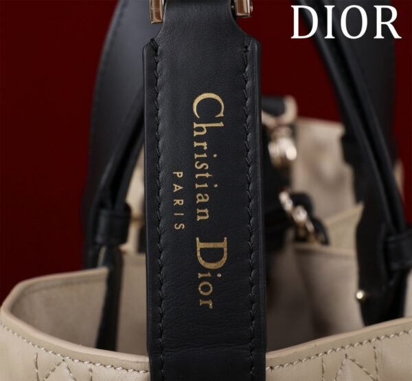 Medium Dior Toujours Bag Beige