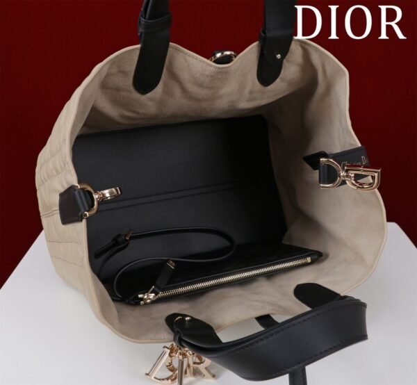 Medium Dior Toujours Bag Beige
