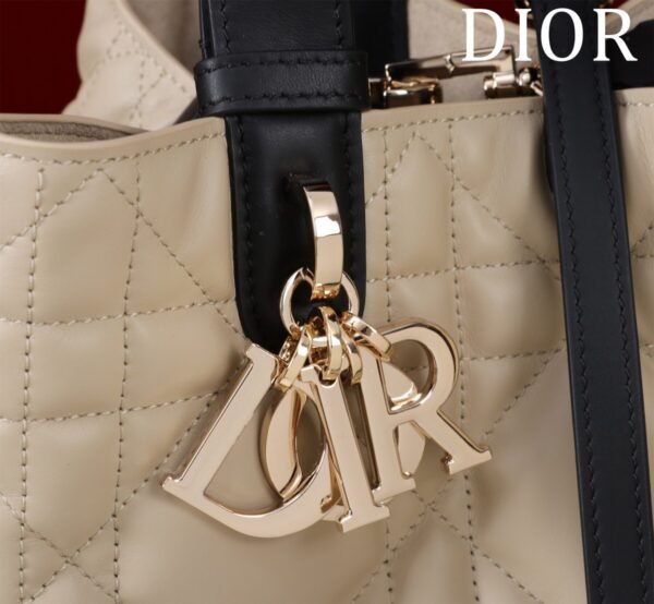 Medium Dior Toujours Bag Beige