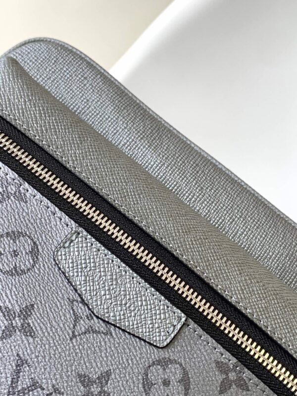 LV OUTDOOR Messenger Bag M30830