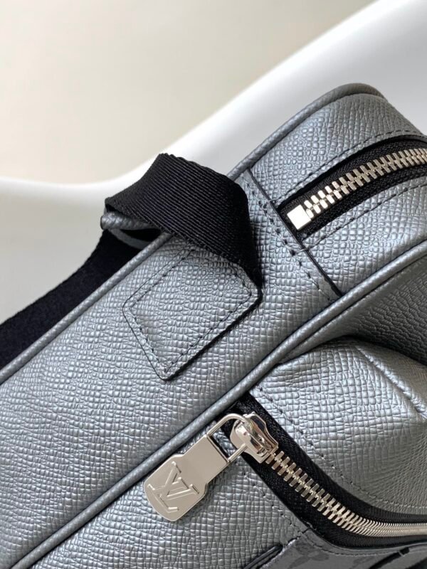 LV OUTDOOR Messenger Bag M30830